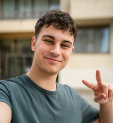 <em><strong>Ezequiel.R</strong></em>